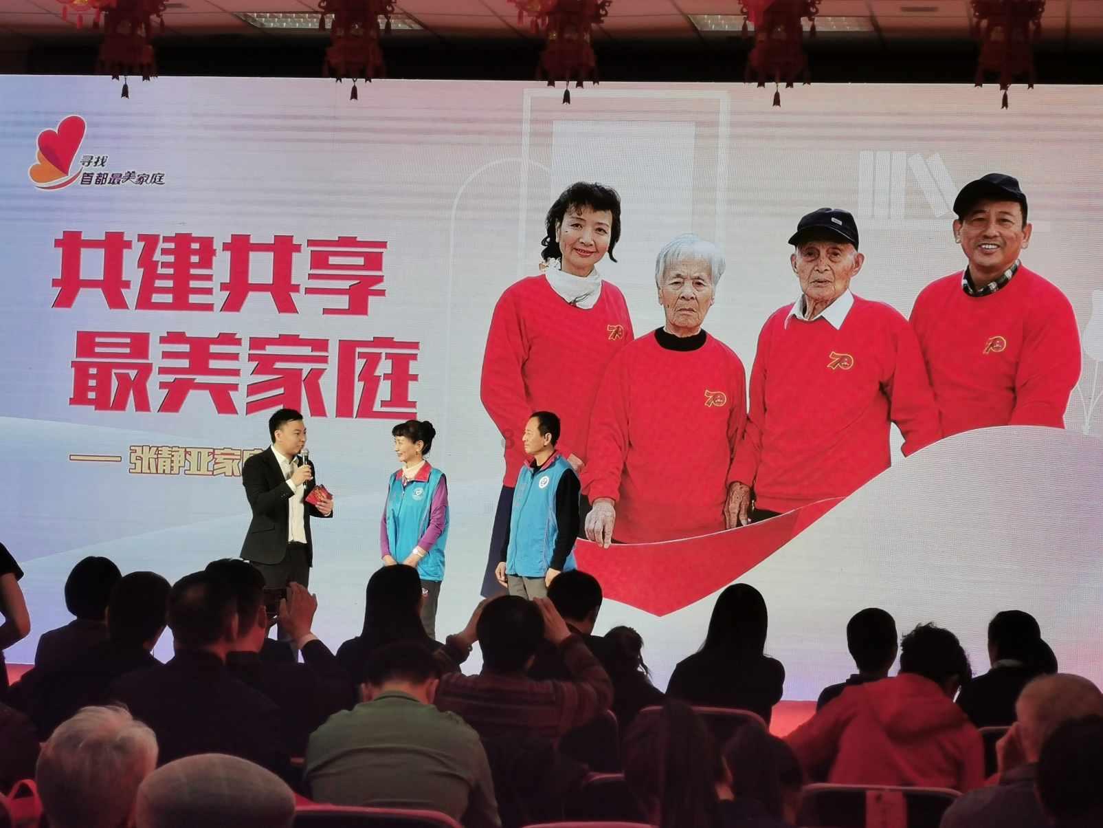 救援秀气的男孩